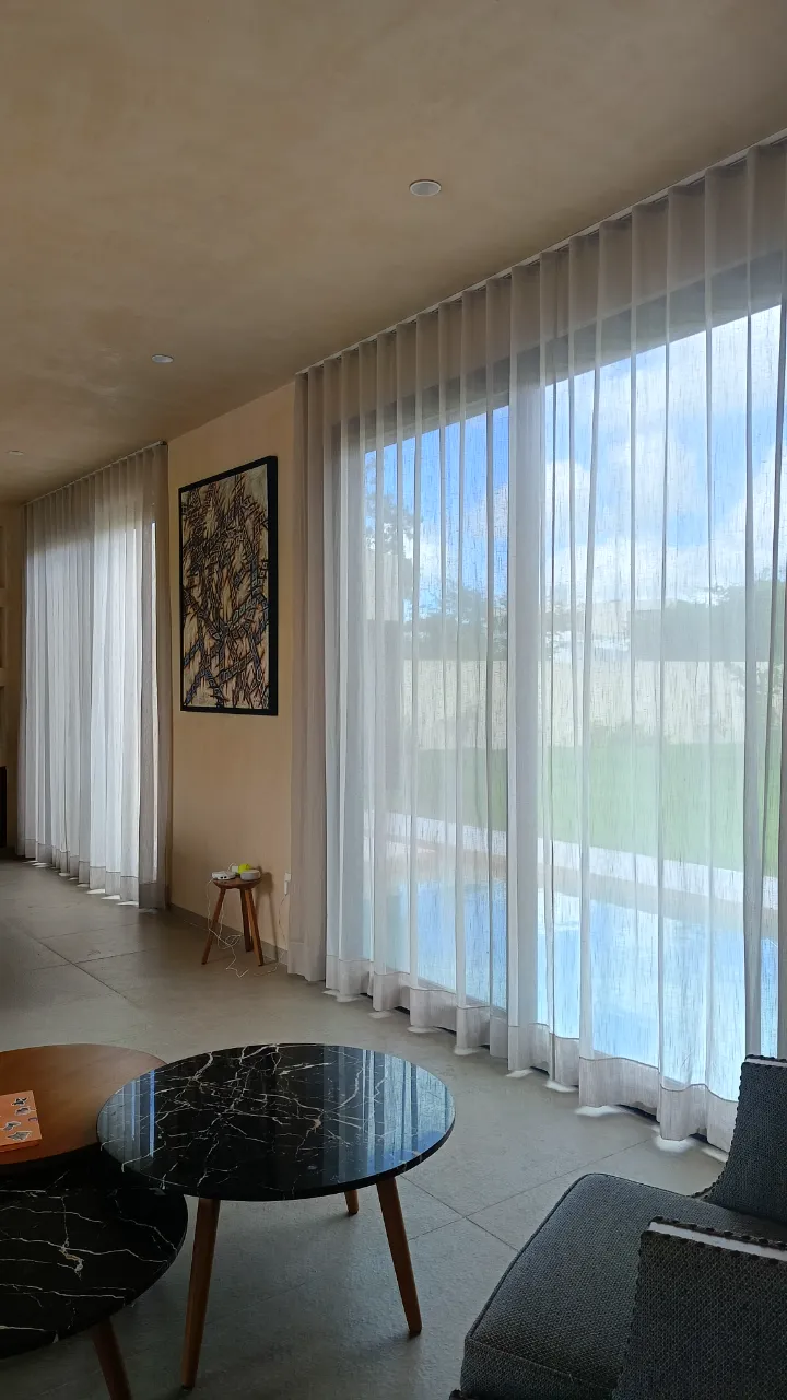 Detalle de instalación profesional de Decorama en Mérida